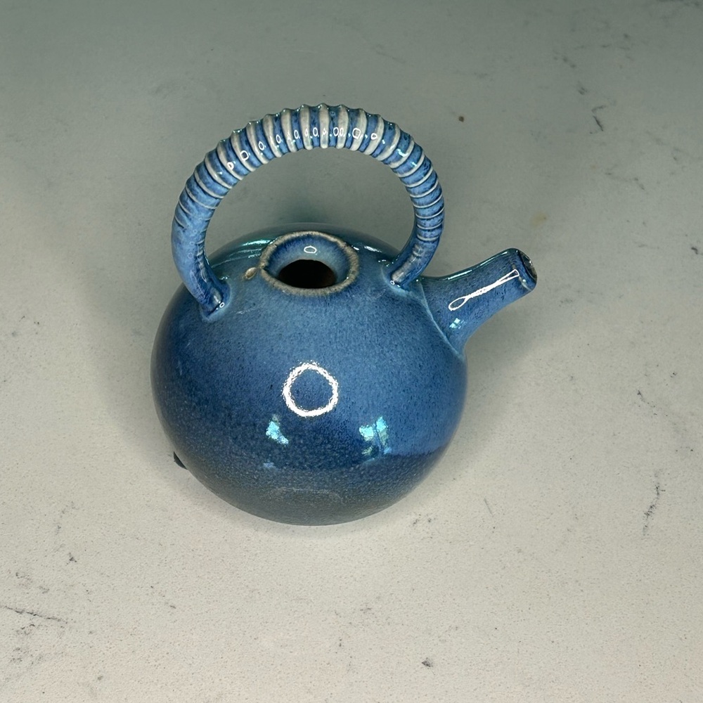 Momo Pottery Teapot? Beautiful Blue 5-1/2” tall by 5” wide XIV w/bunny stamp